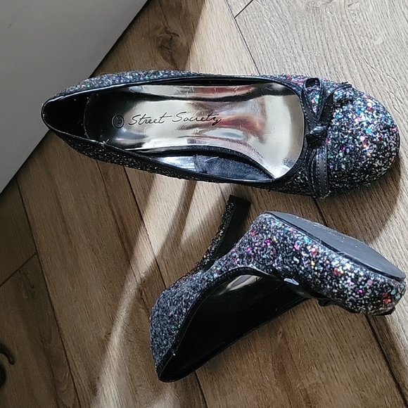 Street society - Picture 1 of 5